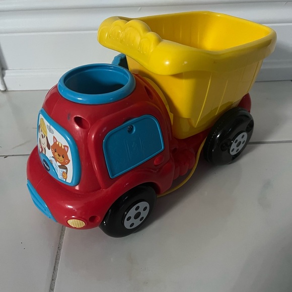 V Tech dump truck Excellent condition - Picture 2 of 3